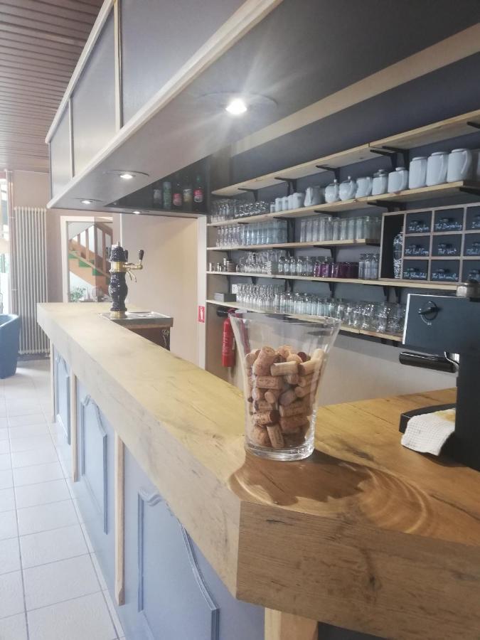 Logis Hotel Restaurant L'Oree Des Bois La Breille-les-Pins Luaran gambar