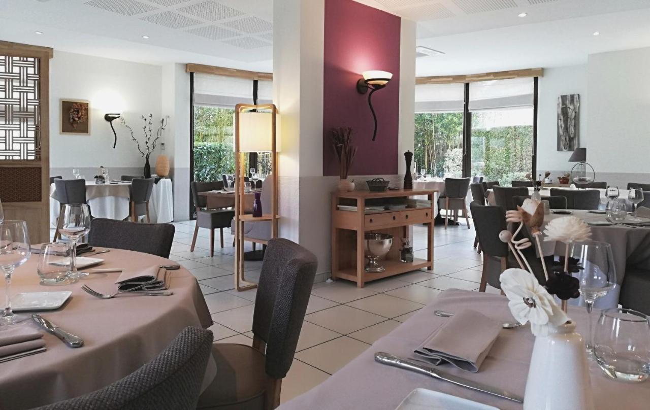 Logis Hotel Restaurant L'Oree Des Bois La Breille-les-Pins Luaran gambar