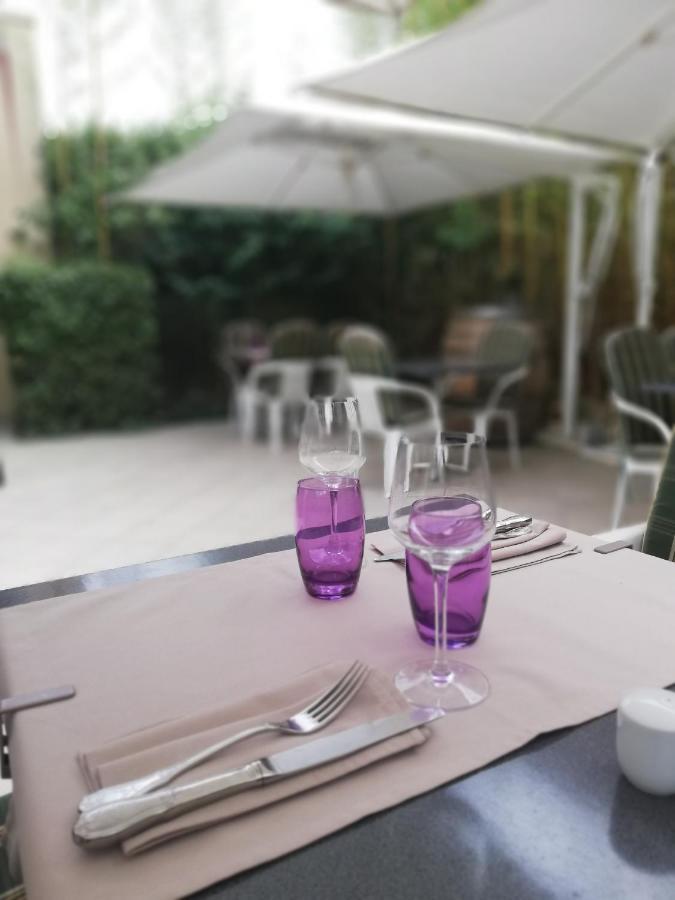 Logis Hotel Restaurant L'Oree Des Bois La Breille-les-Pins Luaran gambar