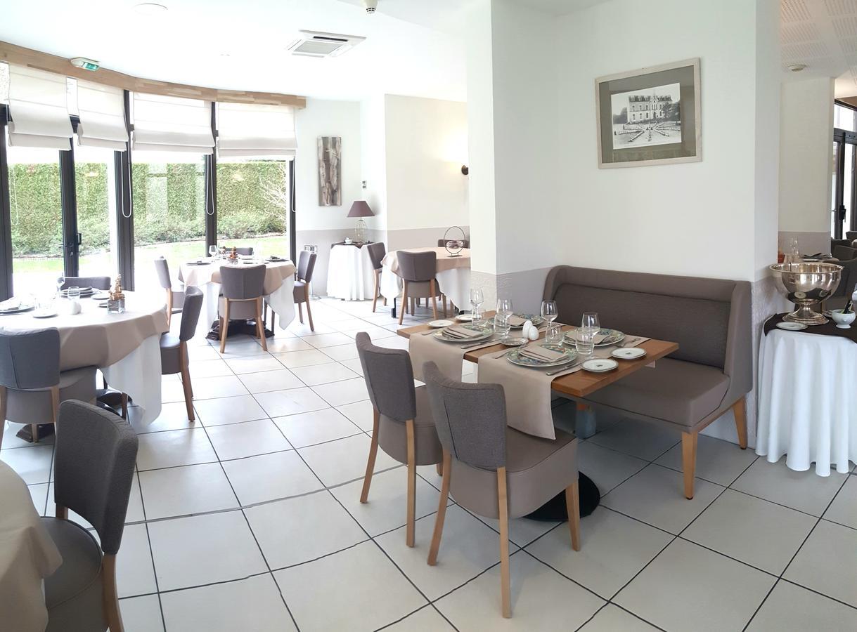 Logis Hotel Restaurant L'Oree Des Bois La Breille-les-Pins Luaran gambar