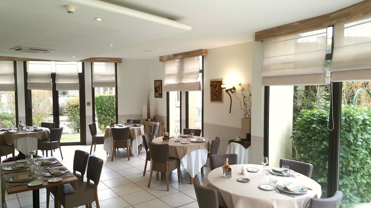 Logis Hotel Restaurant L'Oree Des Bois La Breille-les-Pins Luaran gambar