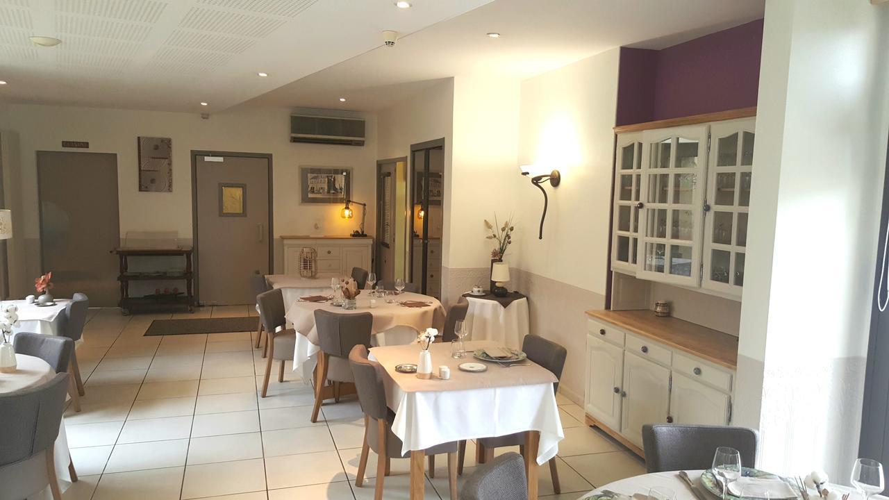 Logis Hotel Restaurant L'Oree Des Bois La Breille-les-Pins Luaran gambar