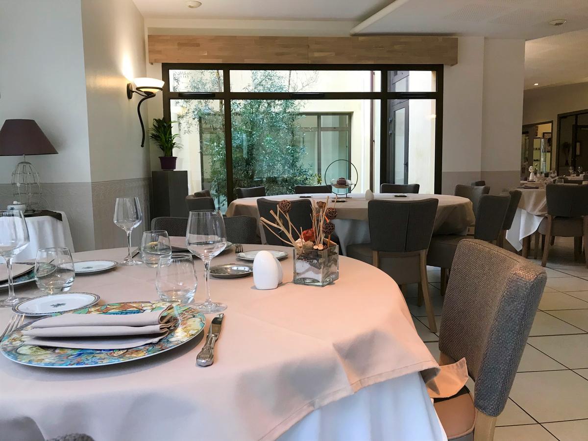 Logis Hotel Restaurant L'Oree Des Bois La Breille-les-Pins Luaran gambar