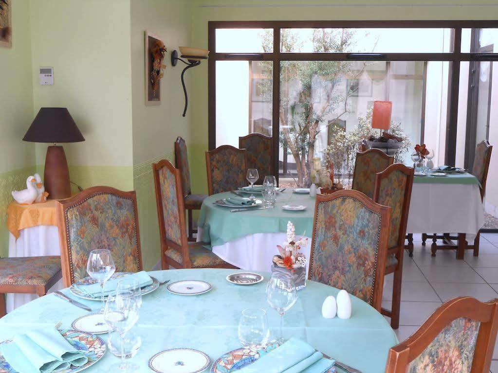 Logis Hotel Restaurant L'Oree Des Bois La Breille-les-Pins Luaran gambar