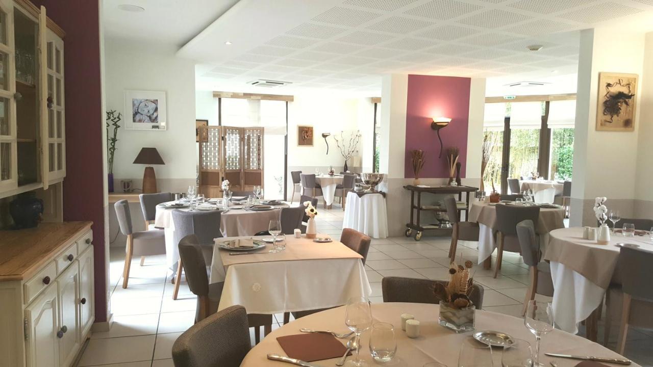 Logis Hotel Restaurant L'Oree Des Bois La Breille-les-Pins Luaran gambar