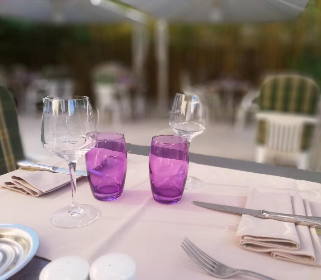 Logis Hotel Restaurant L'Oree Des Bois La Breille-les-Pins Luaran gambar
