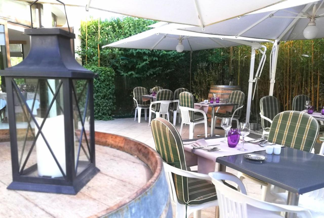 Logis Hotel Restaurant L'Oree Des Bois La Breille-les-Pins Luaran gambar
